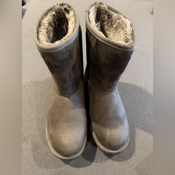 Makalu Ani Grey Pull-On Boots Women Size 7M - Picture 2 of 9